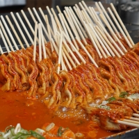 [귀빈정] 제천식 빨간오뎅 말랑떡볶이 4-5인분 (꼬치어묵2팩+말랑떡2팩+빨강소스2팩)