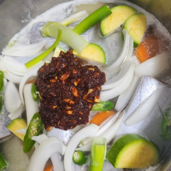 홍지수산 갈치3마리 6-8토막 국내산 먹갈치