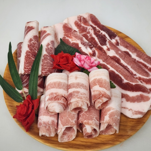 [ 별이네정육점 ][ 살수록할인!! ] 돼지고기 소고기 모듬구이1.9Kg( 옛날 삼겹살 + 대패 삼겹살 + 우삼겹 )