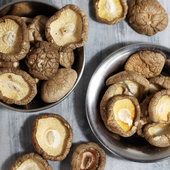 예산청년농부의 국내산 무농약 건 표고버섯 원형 200g