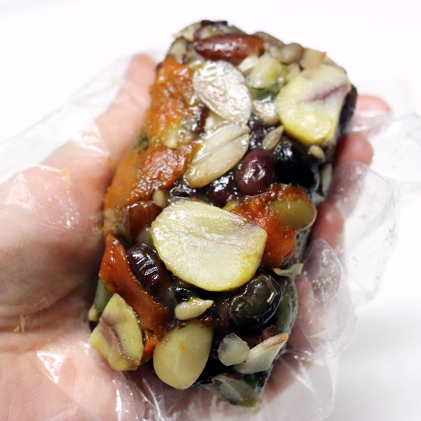  [귀빈정] 30년전통 맛집 수제 3종 영양찰떡 1.5kg - (쑥4+단호박4+흑미4) 총 12개입