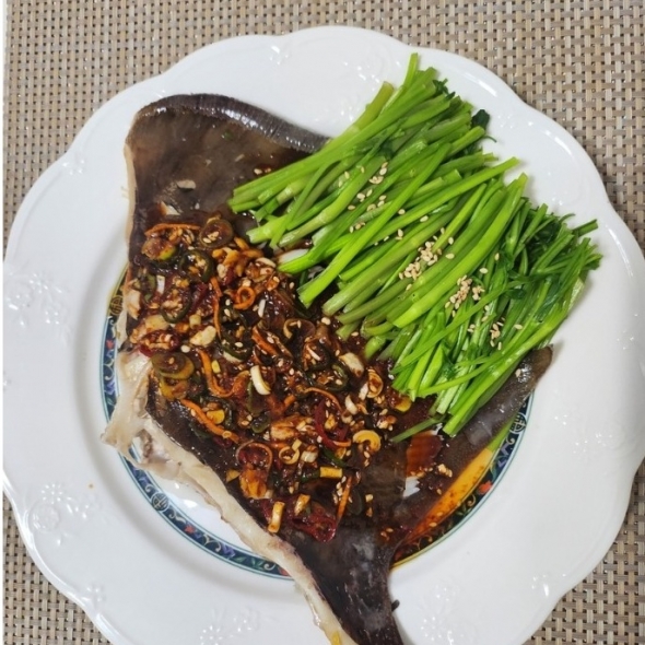 [만원의 행복] 홍지수산 국내산 삭히지않은 싱싱 생가오리  가오리찜 실속형 날개만 300g 이상