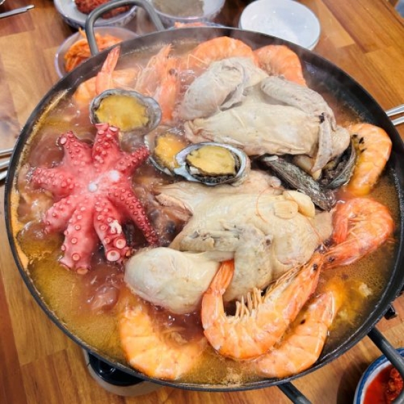 [주말특가] 기력 충전 특별한 한끼 해신탕 밀키트 / 능이해신탕 밀키트 3~4인분