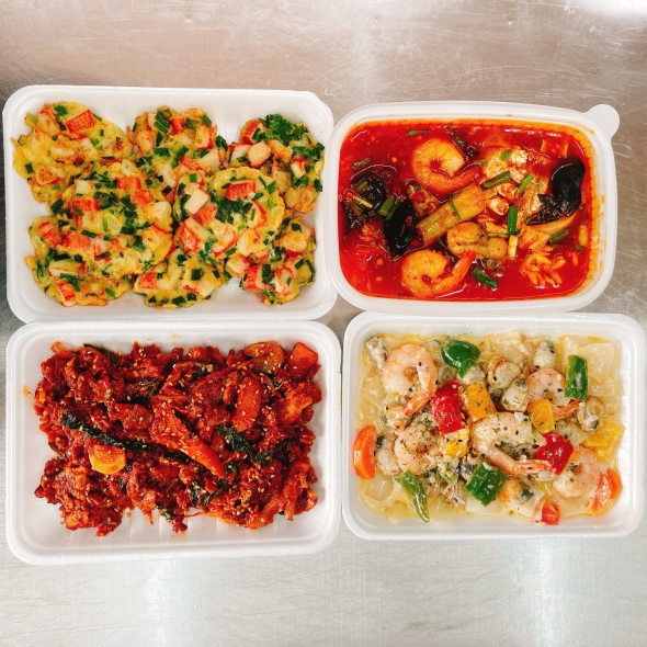 순수한반찬] [캠핑]  이모카세 세트 (크림새우가리비버터구이,오돌뼈볶음,짬뽕탕,맛살전)