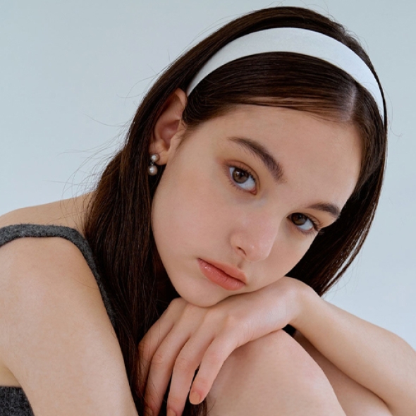 카인더베이비 화이트 새틴 헤어밴드