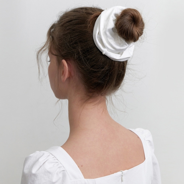 카인더베이비 사라 새틴 펄 스크런치 - 화이트