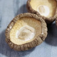 예산청년농부의 국내산 무농약 건 표고버섯 원형 200g