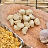 [김장철] 진하게 퍼지는  알싸한 맛의  깐마늘