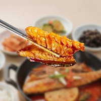 [단짠예찬] 오션쉐프 화덕에 구운 순살 고등어 시래기 무조림 2팩/3팩/5팩 (팩당330g)