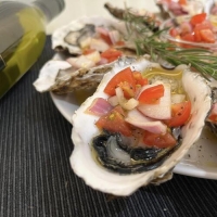 [水] 산지직송 통영굴 삼배체굴 석화 하프셀 생굴 손질 바위굴 벚굴