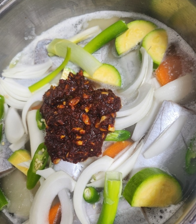 홍지수산 갈치3마리 6-8토막 국내산 먹갈치