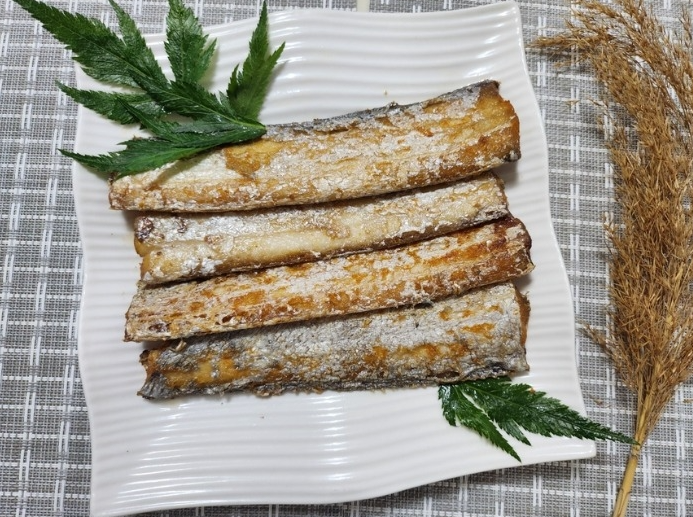 홍지수산 갈치3마리 6-8토막 국내산 먹갈치